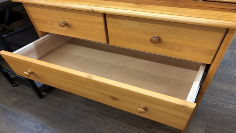 タンスの引き出しが空いている状態