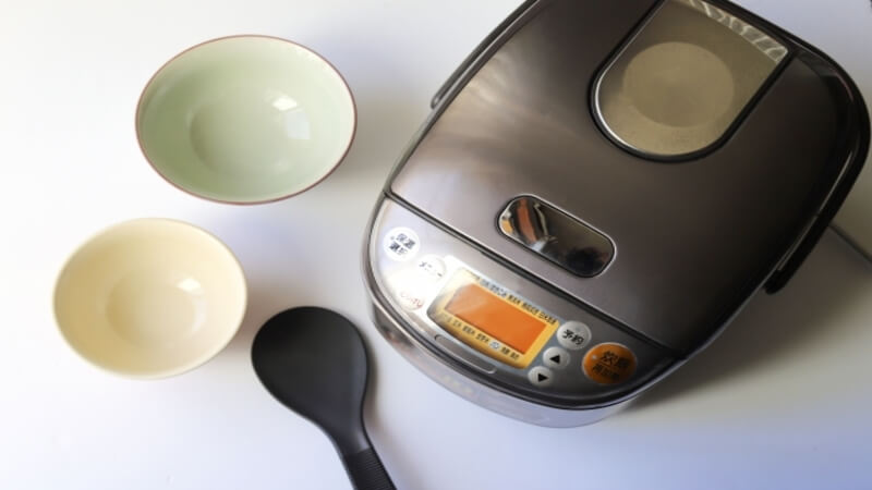 炊飯器とお茶碗
